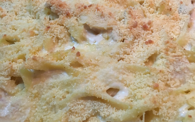 Macarrão ao molho de queijos e champignon