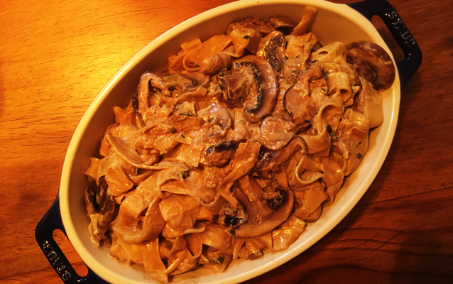 Fettuccine ao molho de shitake e cogumelos paris