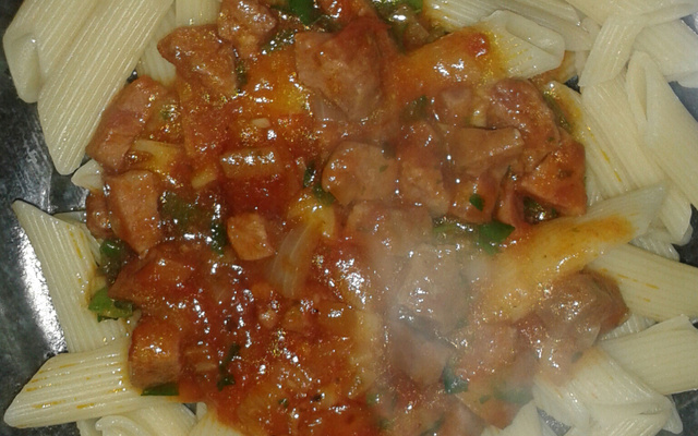 Macarrão rápido com linguiça