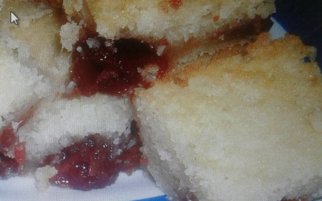 Bolo de mandioca com goiabada