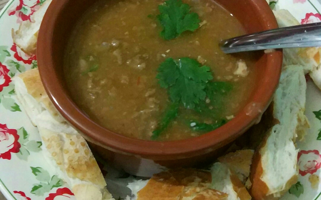 Caldo de carne moída com mandioca
