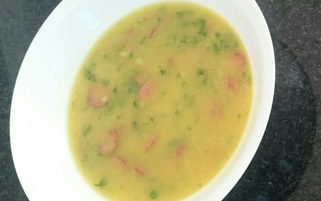 Sopa de alho poró com batata baroa