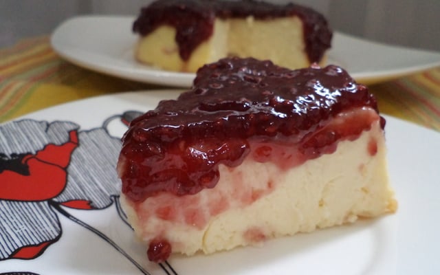 Cheesecake rápida de ricota com geléia