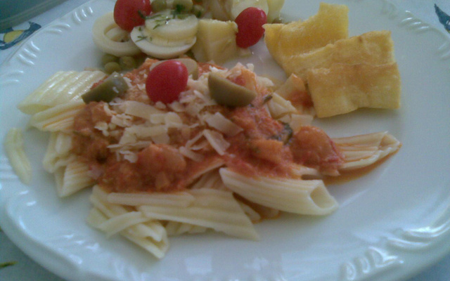 Macarrão com molho red e frutos do mar