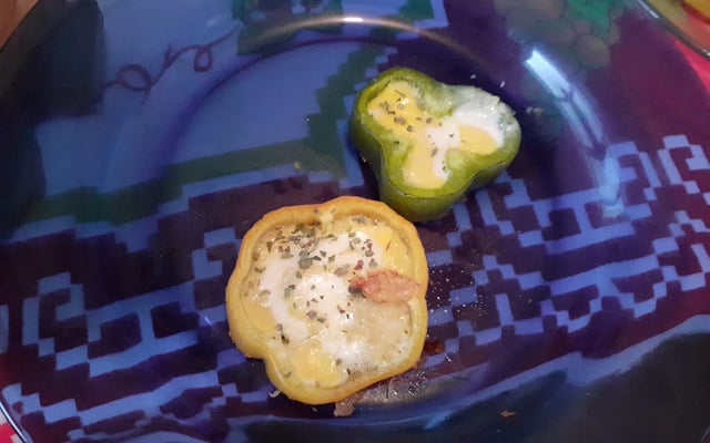 Pimentão recheado com ovo