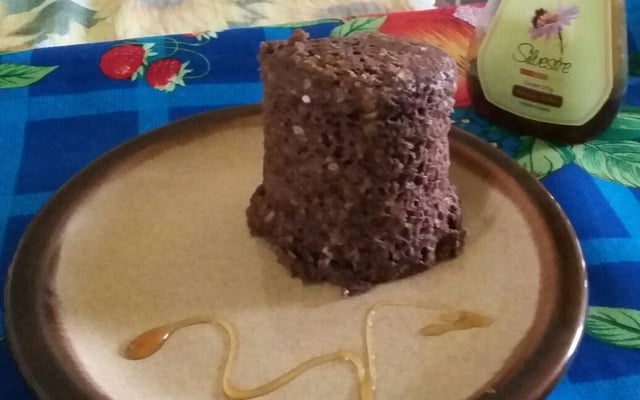 Bolo de caneca de banana e cacau