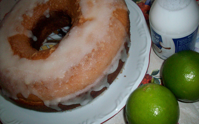 Bolo de leite de coco de liquidificador