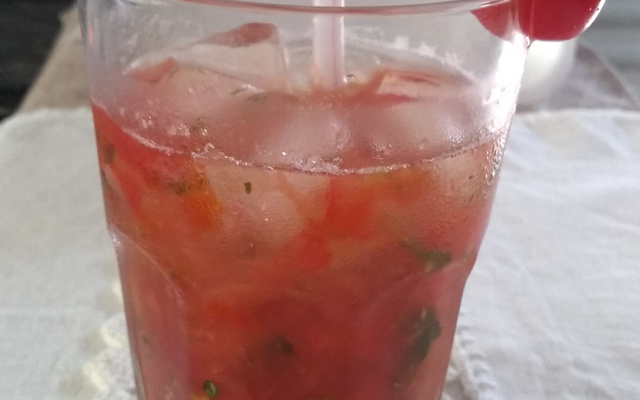 Caipirinha de tomate cereja