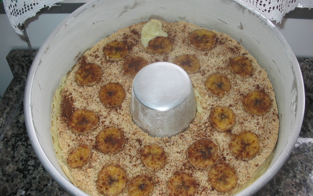 Bolo de farofa com banana