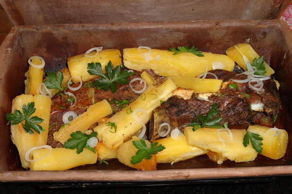 Costela com mandioca na telha do Papai Rodrigo