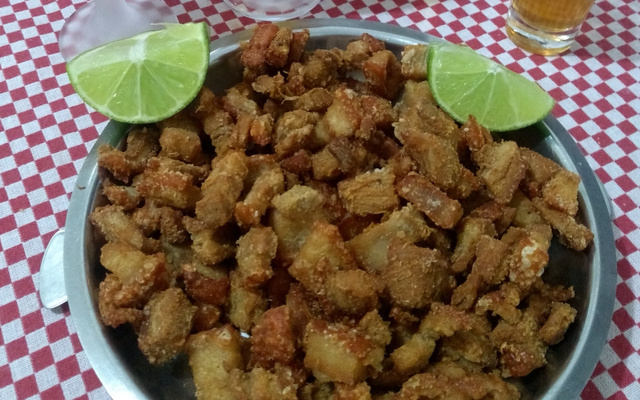 Torresmo na panela de pressão do Wander