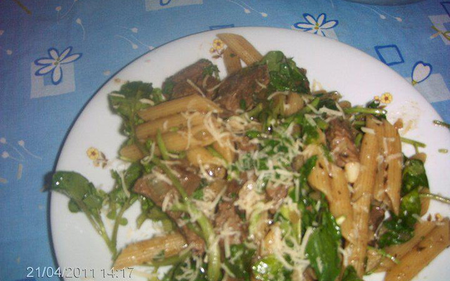 Penne com agrião à moda Ravanelli