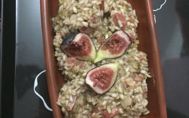Risoto de alho-poró com calabresa e bacon