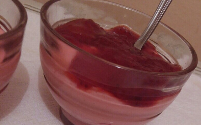 Danoninho com calda de morango