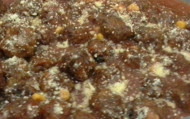 Almôndega com molho vermelho