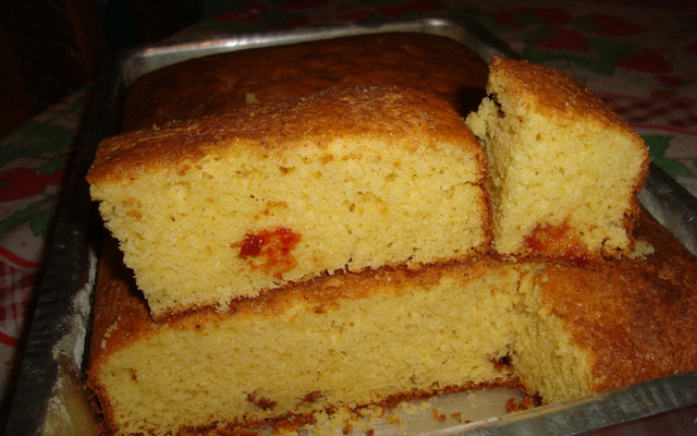 Bolo de fubá com goiabada