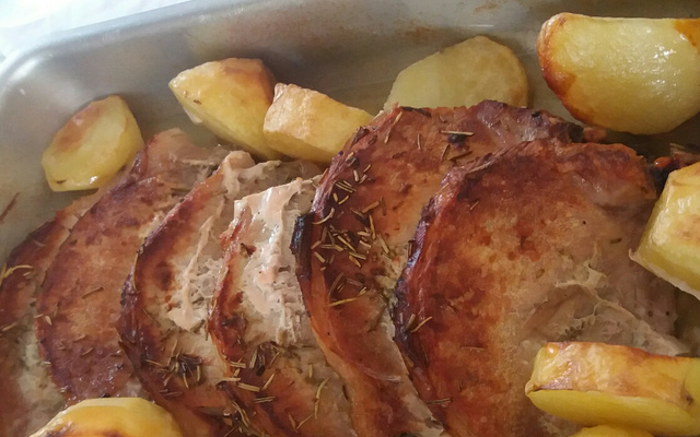 Bisteca assada com batatas