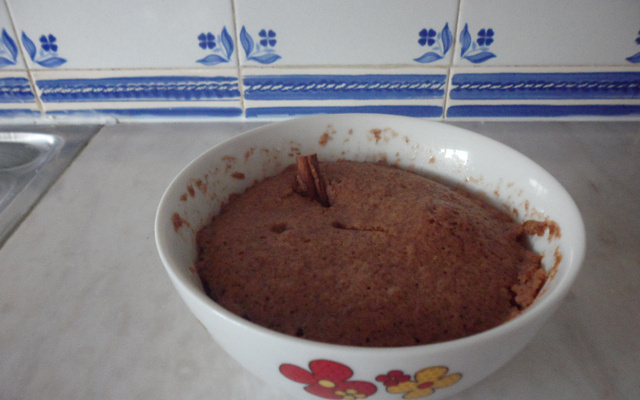 Bolo de canela na caneca