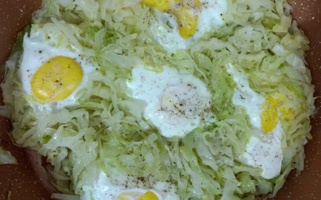 Repolho com ovos escondidos