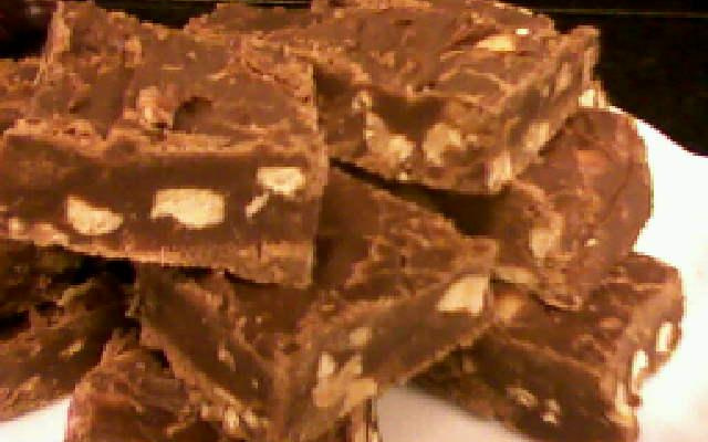 Pé de moleque com chocolate