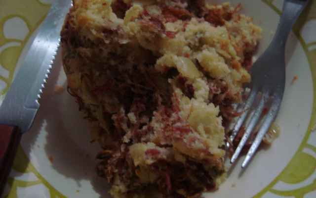 Bolo salgado de carne seca e provolone