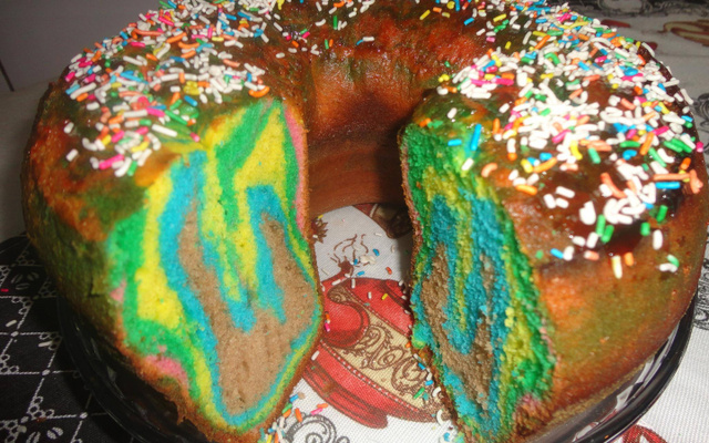 Bolo colorido