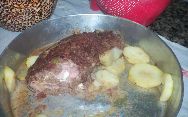 Rocambole de carne moída da titia