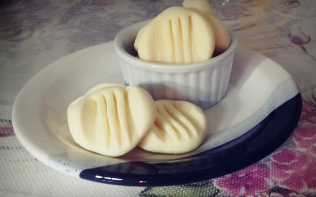 Biscoito de amido de milho e leite condensado fácil