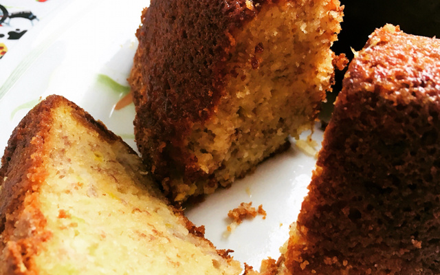 Bolo de banana e damasco sem glúten e sem lactose