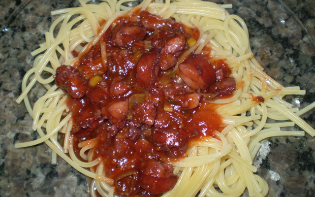 Espaguete ao molho tinto