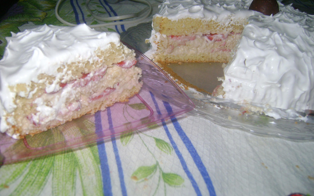 Bolo de morangos com creme de limão