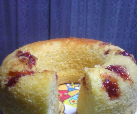 Bolo de fubá com goiabada