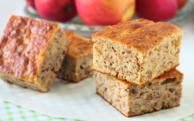 Bolo de maçã com aveia