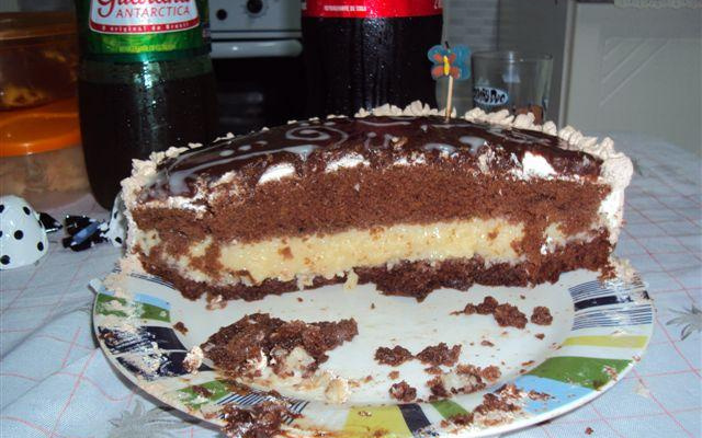 Bolo prestígio à moda Mi