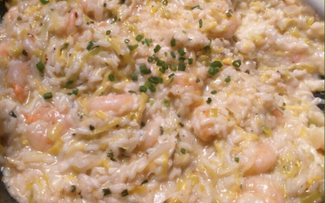 Risoto de alho poró com camarão