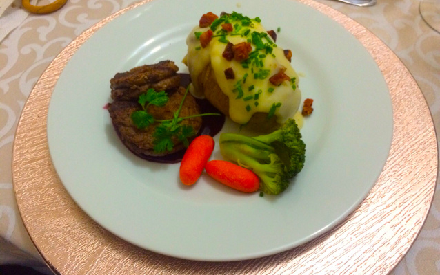 Filé ao molho de vinho tinto seco