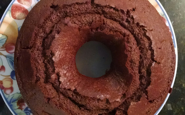 Bolo de chocolate integral com cobertura