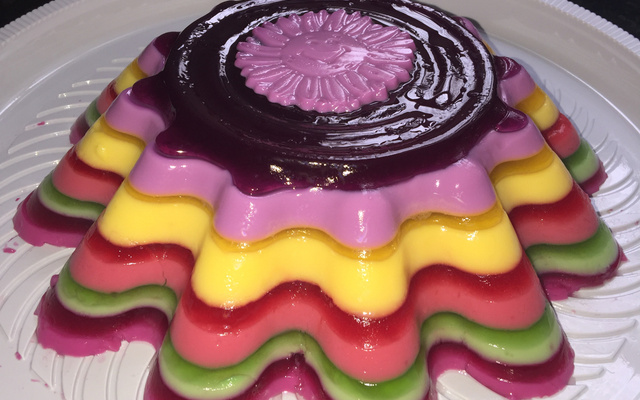 Gelatinas coloridas em camadas