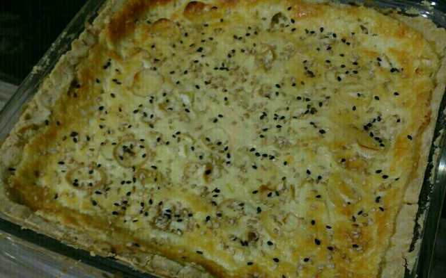 Empadão de queijo com alho poró