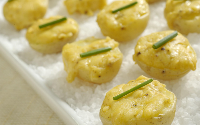 Batatas bolinha com mostarda de Dijon Maille