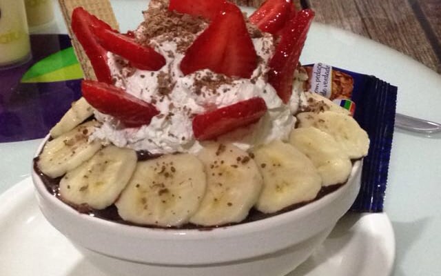 Chup-chup açaí com morango