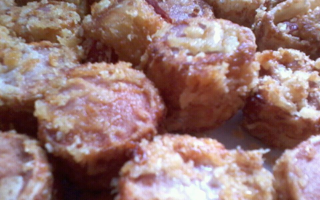 Enroladinho de salsicha crocante