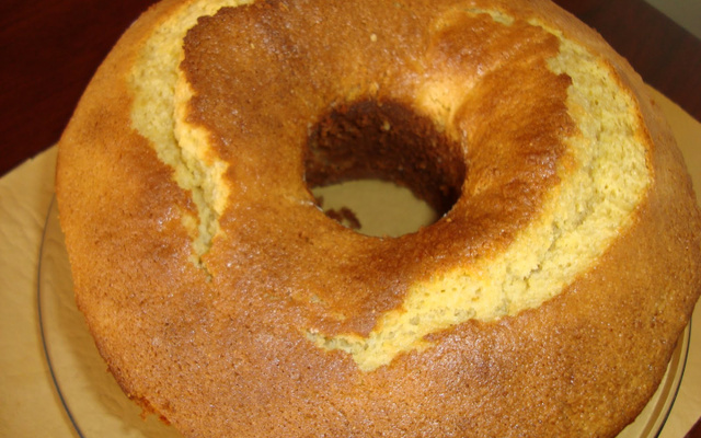 Bolo de fubá com leite condensado