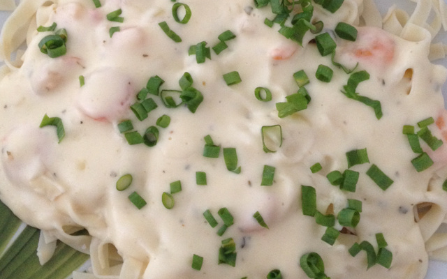 Macarrão com camarão ao molho de queijos