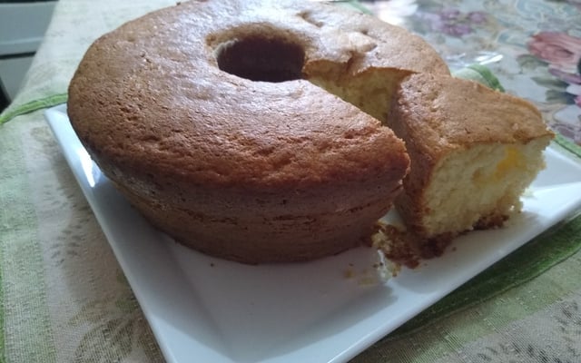 Bolo branco simples