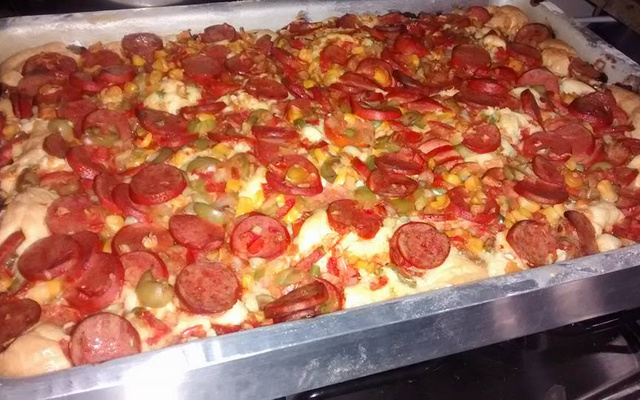 Bolo salgado de salsicha e milho verde