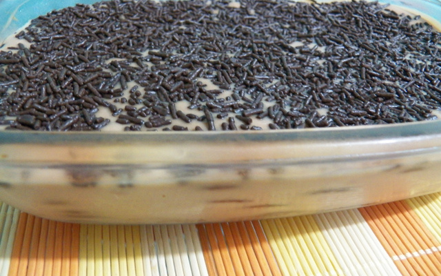 Torta de bolacha com doce de leite