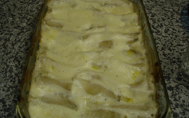 Minicanelones recheados com ricota, nozes e queijo roquefort