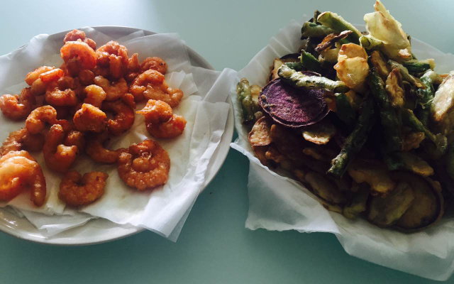 Tempurá de legumes e camarão