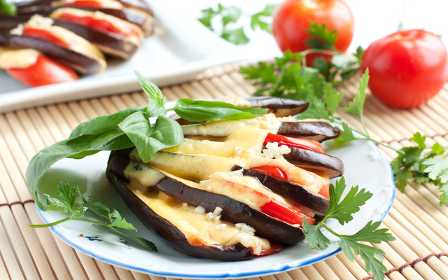 Leque de Berinjela com mussarela e tomate